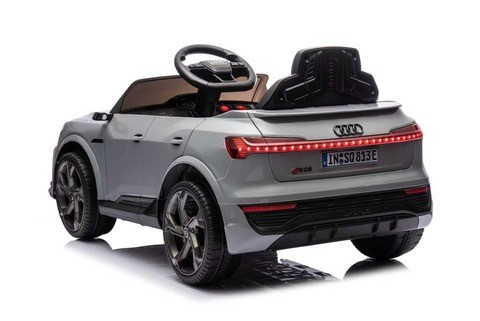 Mini carro elétrico 12V Audi SQ8 licenciada — Adventure Cars